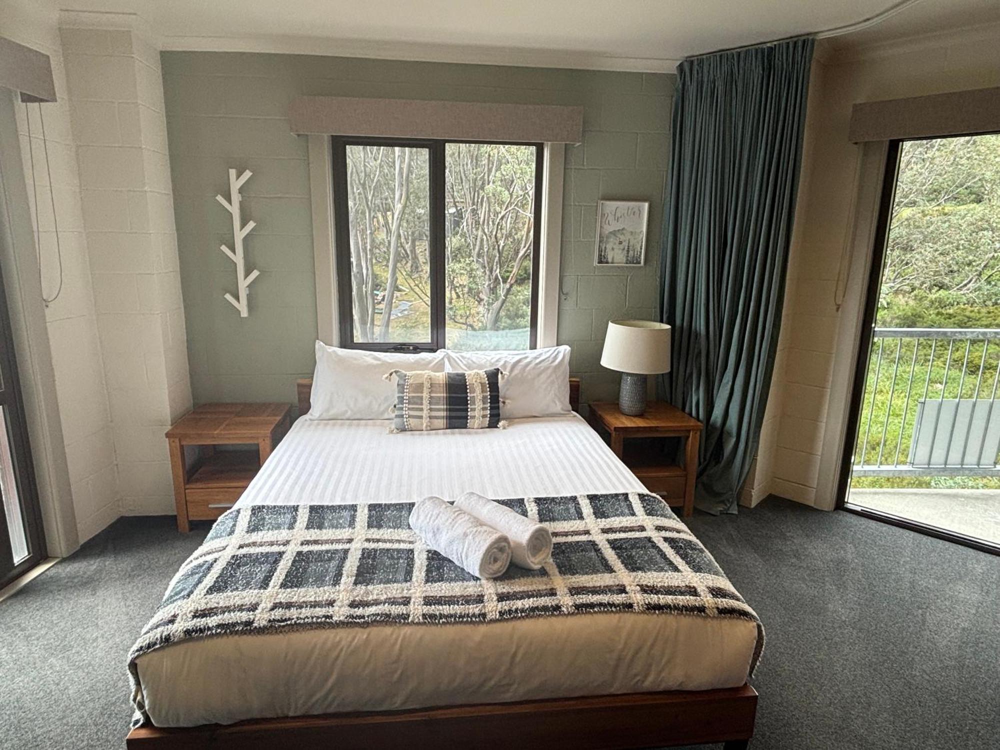 Cedarwood Apartments Falls Creek Bagian luar foto